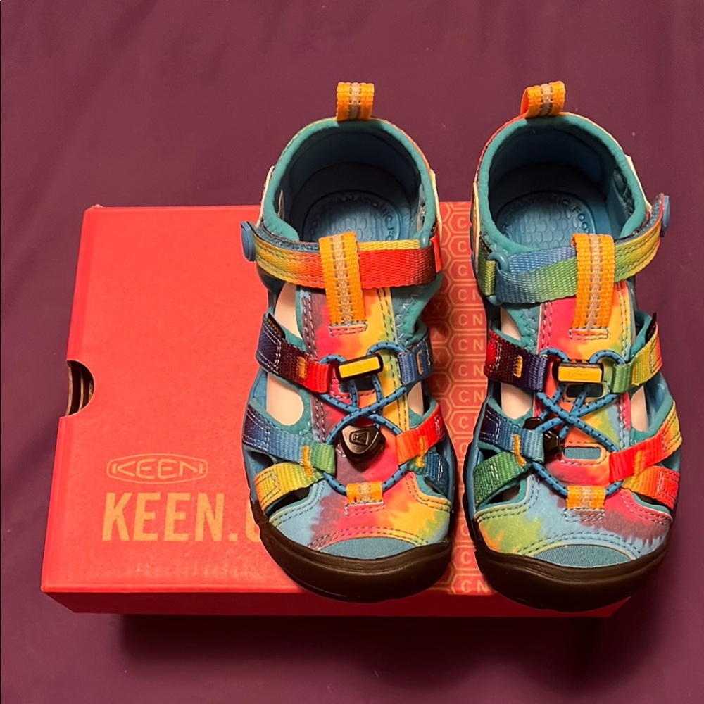BNIB KEEN Waterproof Seacamp II CNX Kids' Rainbow Sandals (11)